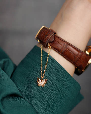 آویز ساعت پروانه